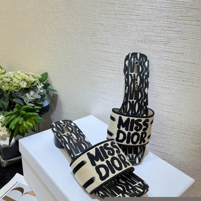 ch**an D*or slippers